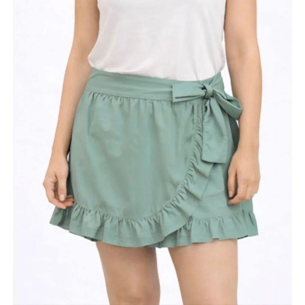 Vineyard Vines Trapunto stitch green ruffle skort 10